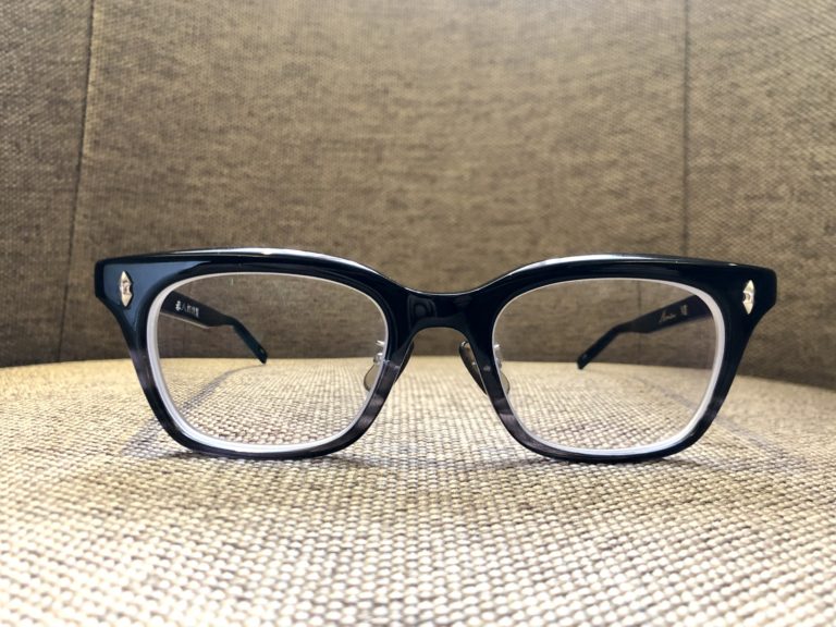 【金子眼鏡の職人シリーズ「泰八郎謹製 Premier Ⅶ」レビュー】光沢がきれいなセルロイドを使ったウェリントン型メガネ | THE OLD